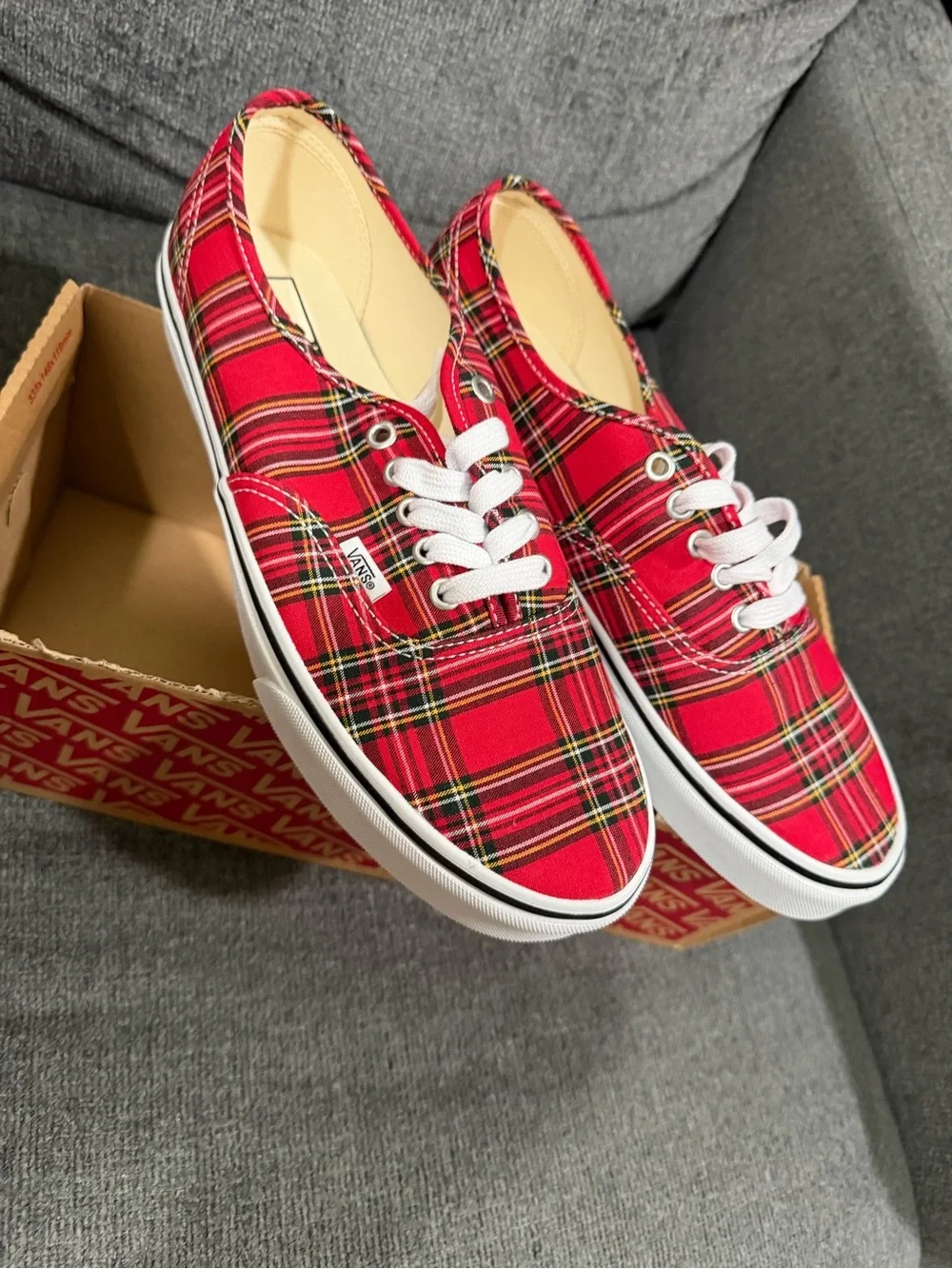 Vans Authentic Shoes Plaid Red White Low Top Christmas Hunting Limited Men’s 9.5